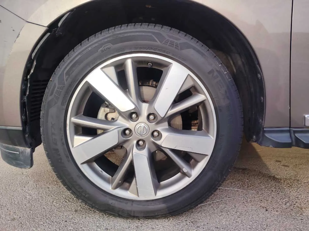 Car image 10