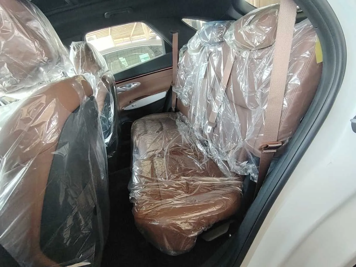 Car image 24