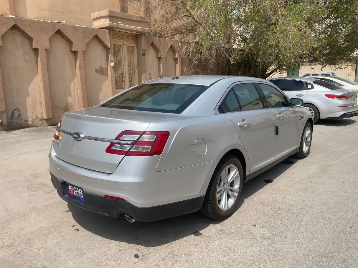 Car image 5