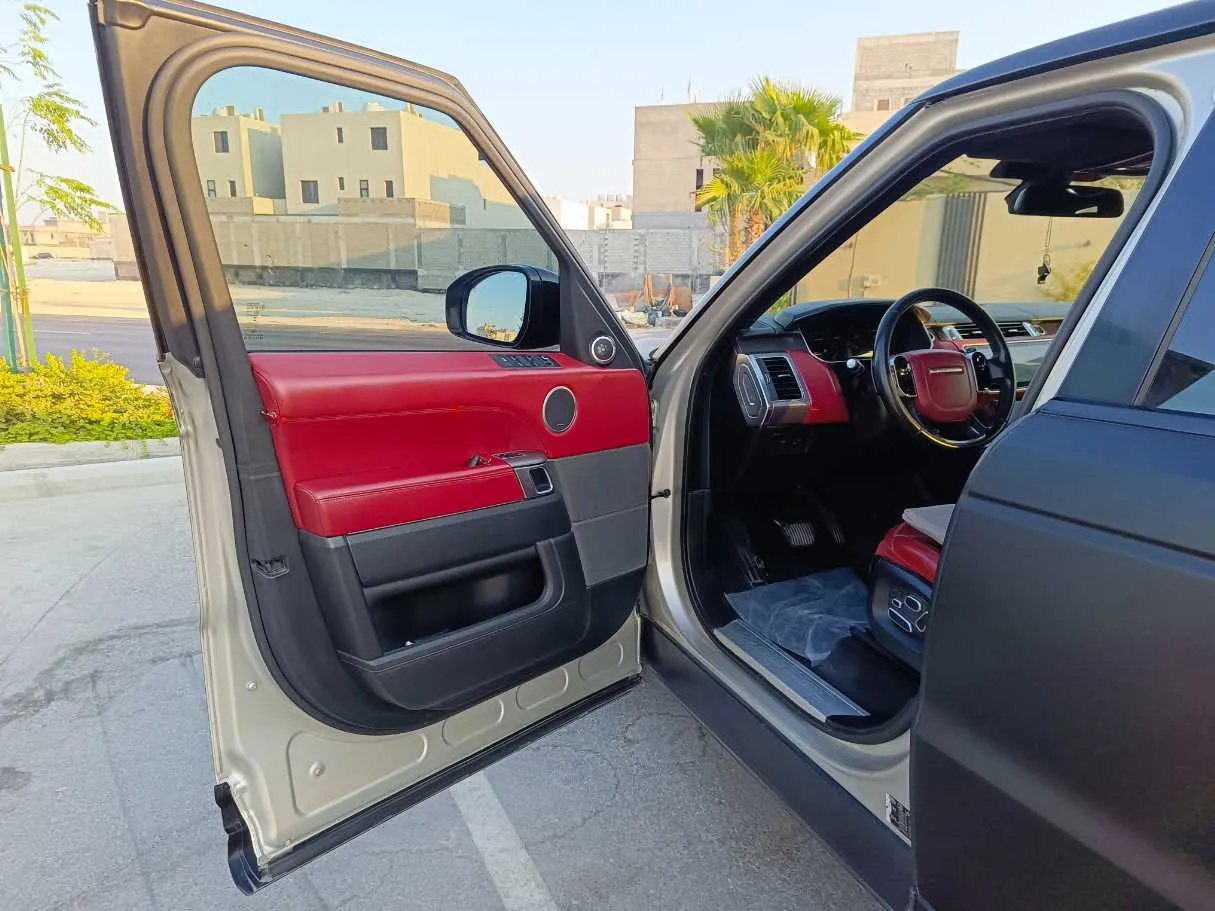 Car image 12