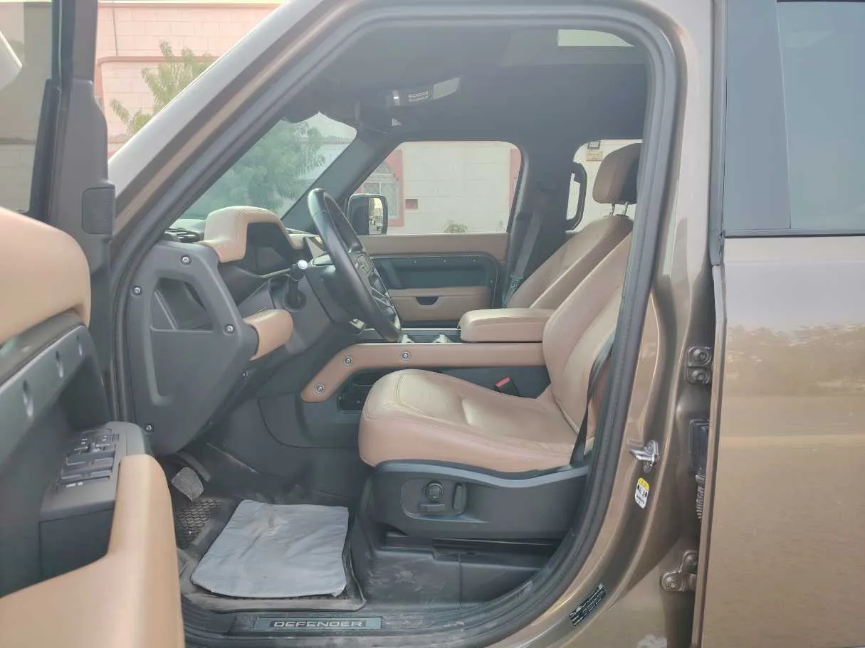 Car image 11