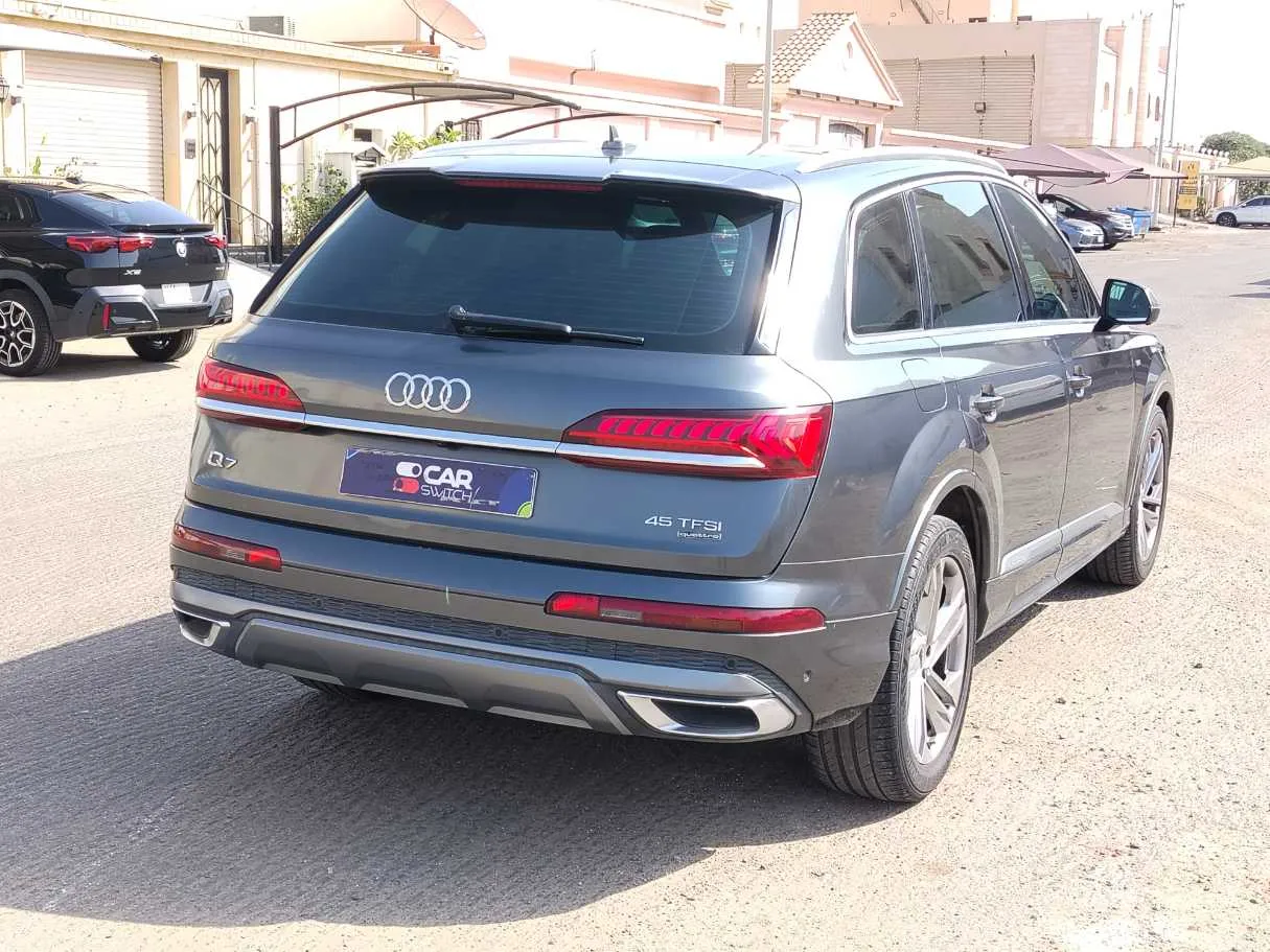 Car image 5