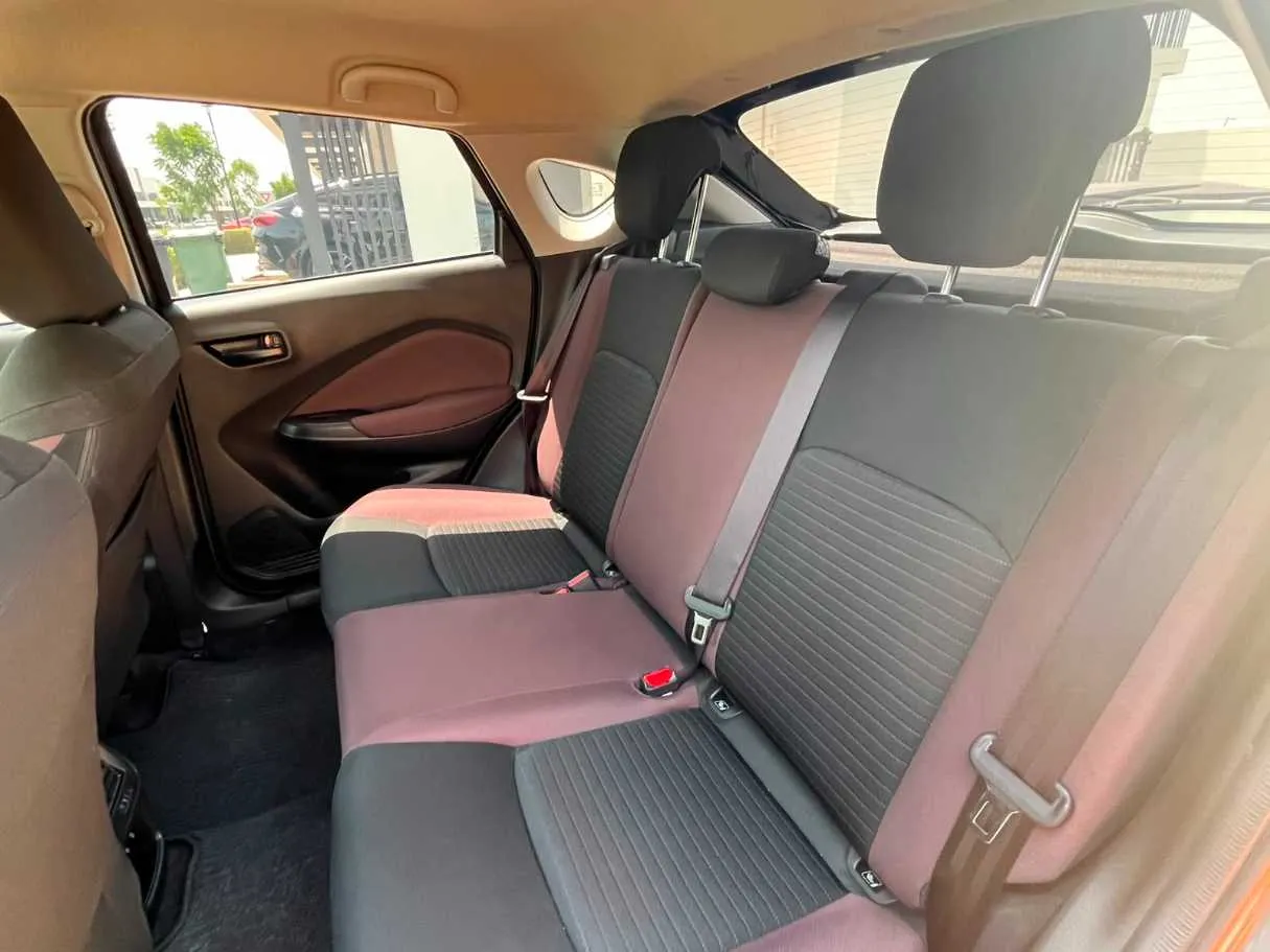 Car image 12