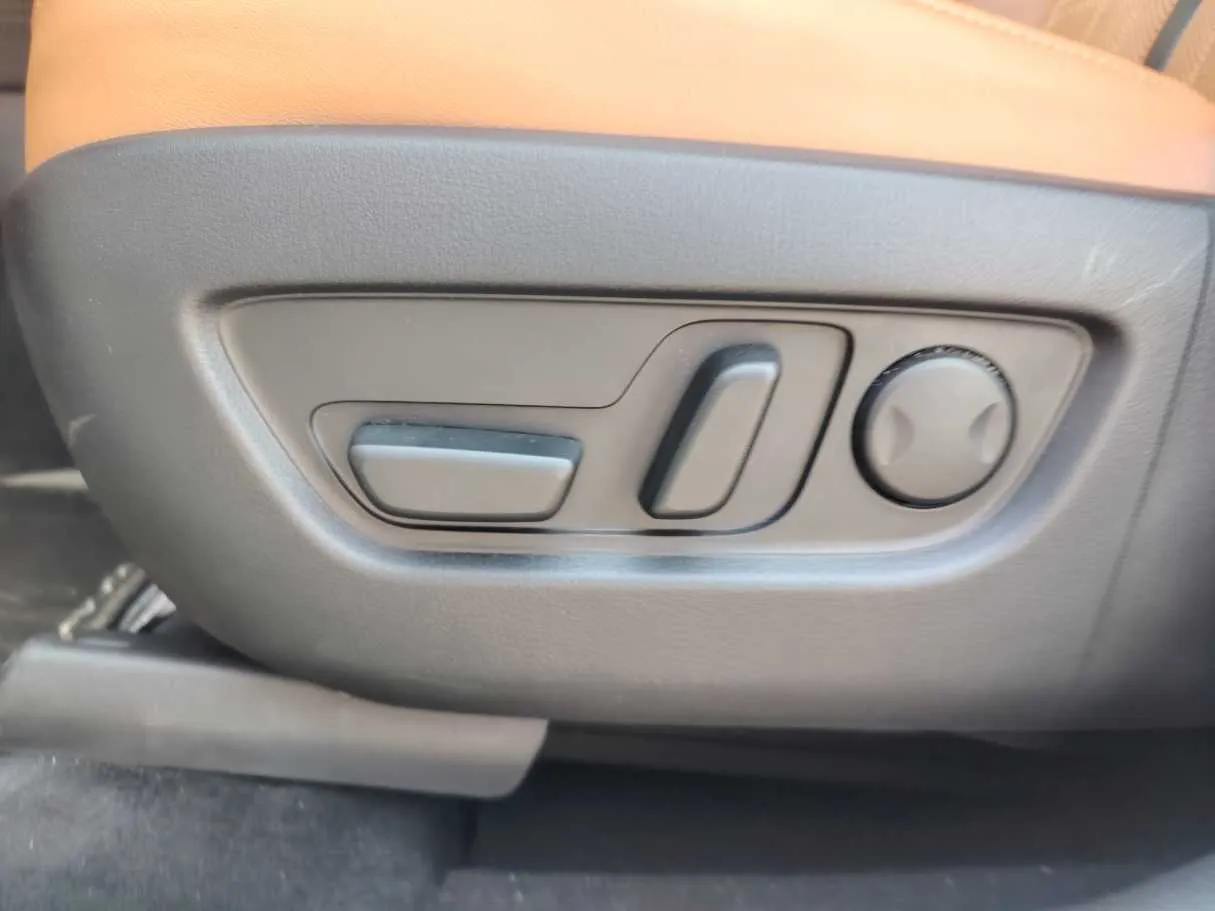 Car image 28
