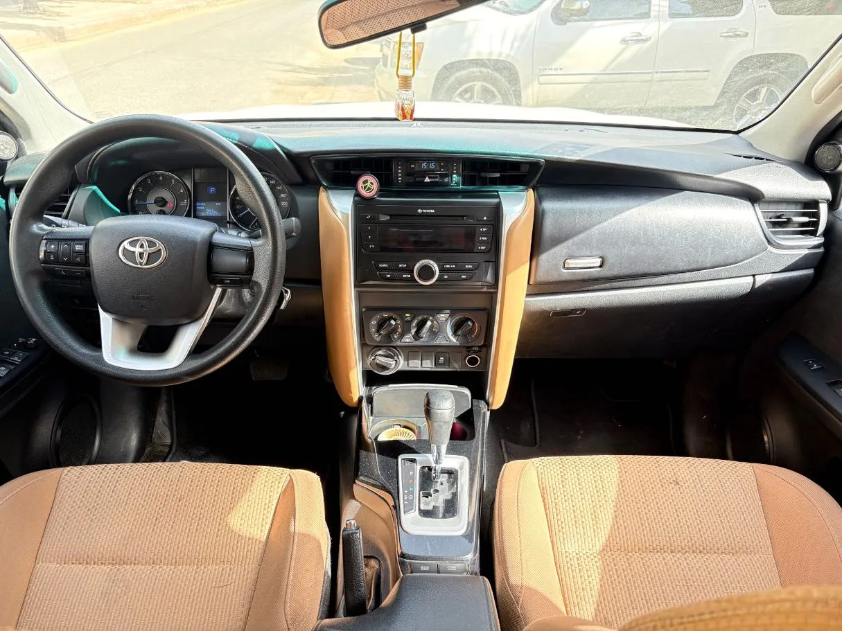 Car image 18