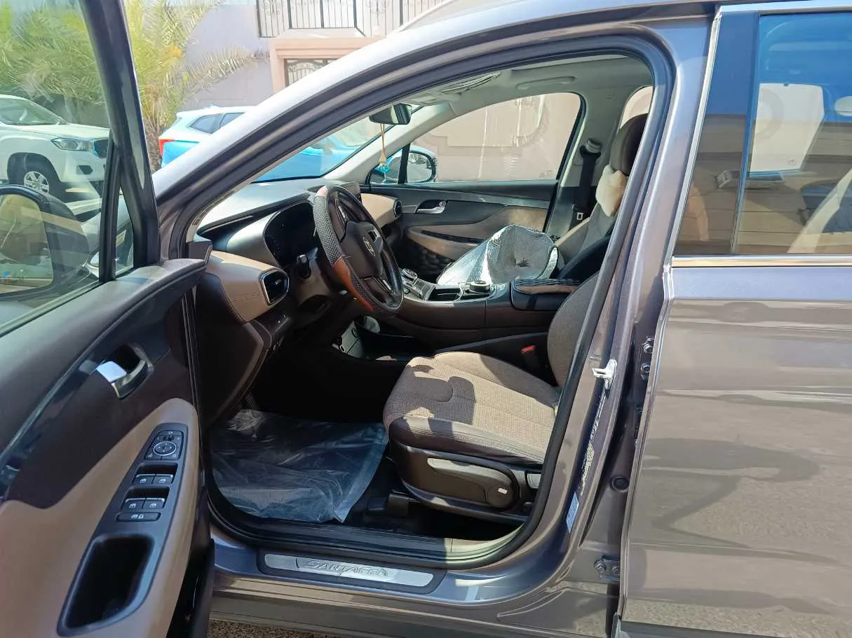 Car image 13
