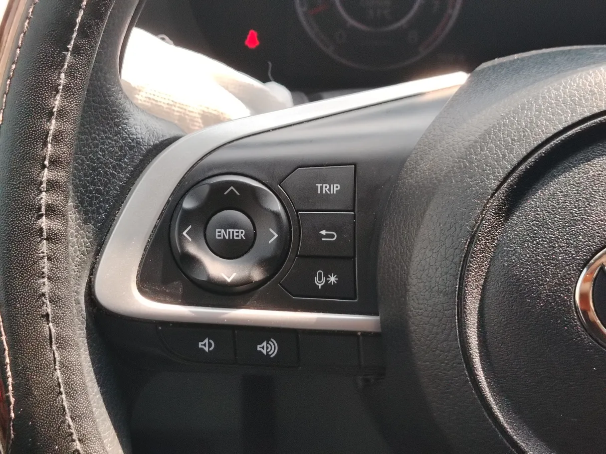 Car image 24