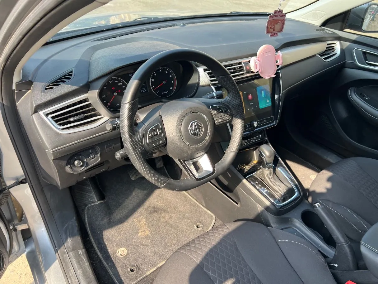 Car image 11
