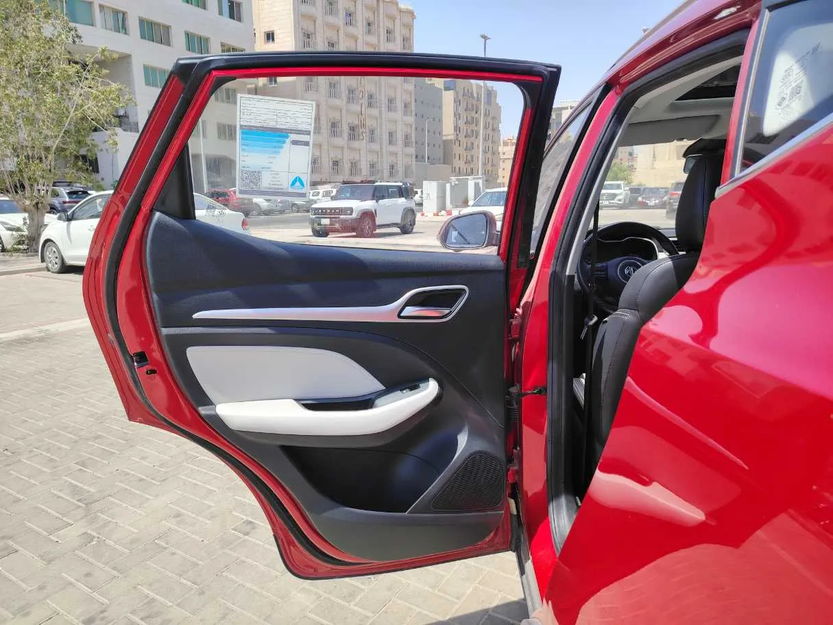 Car image 13