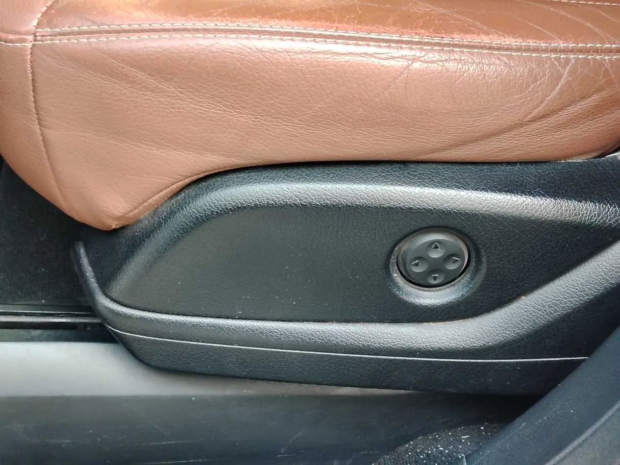 Car image 34
