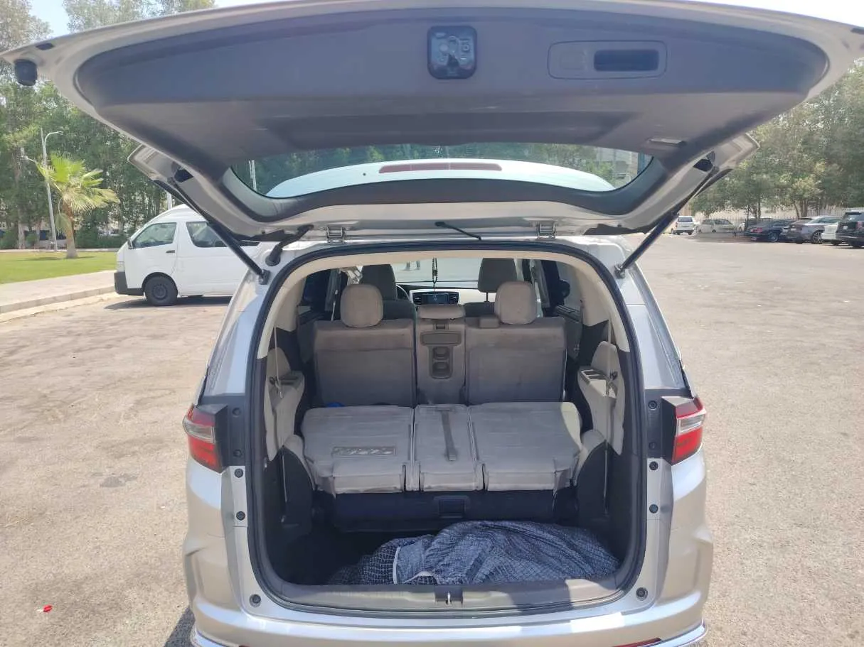 Car image 23