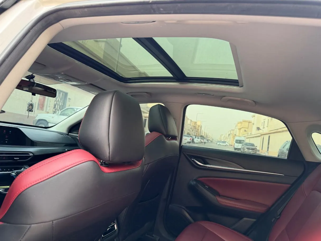 Car image 17