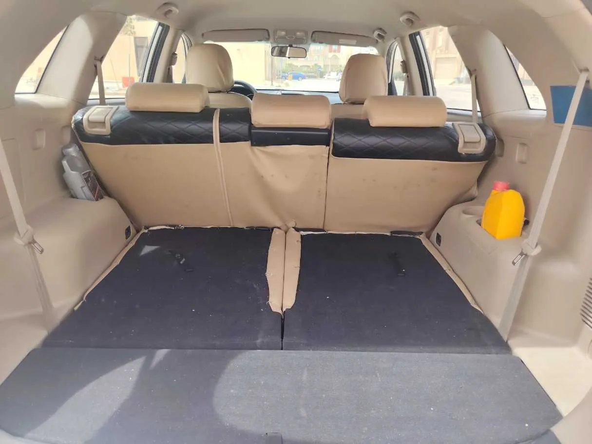 Car image 25