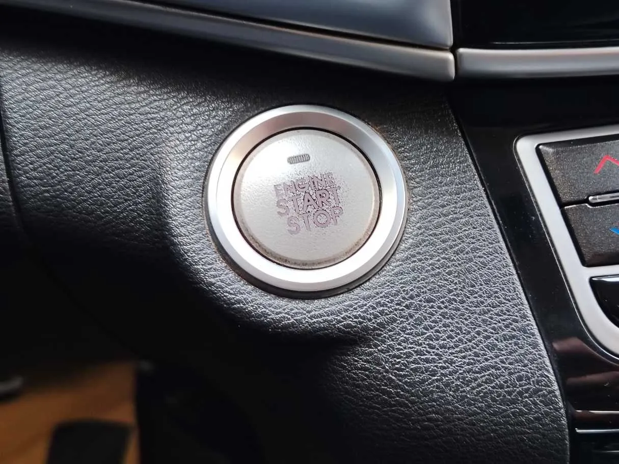 Car image 28