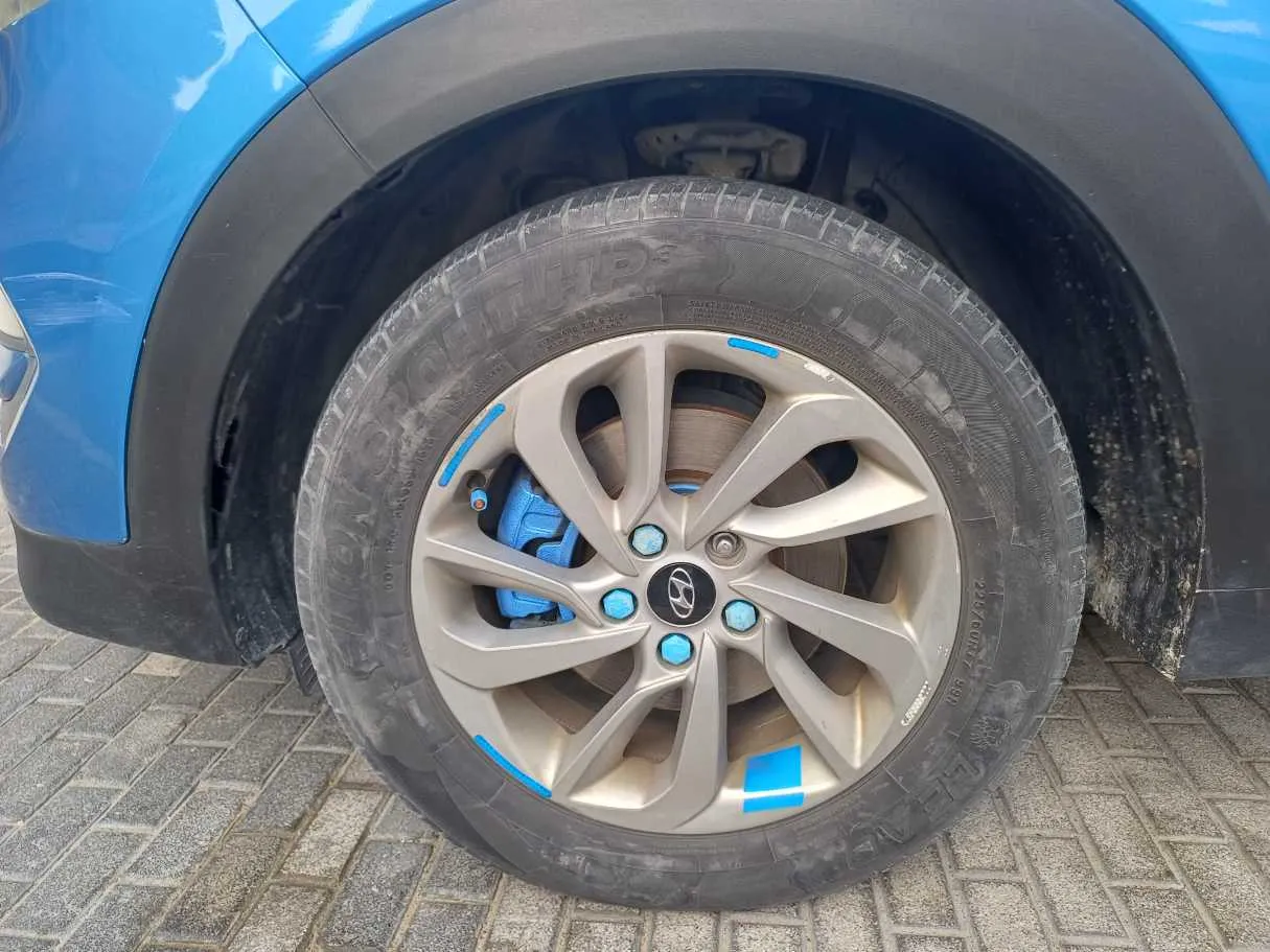 Car image 9