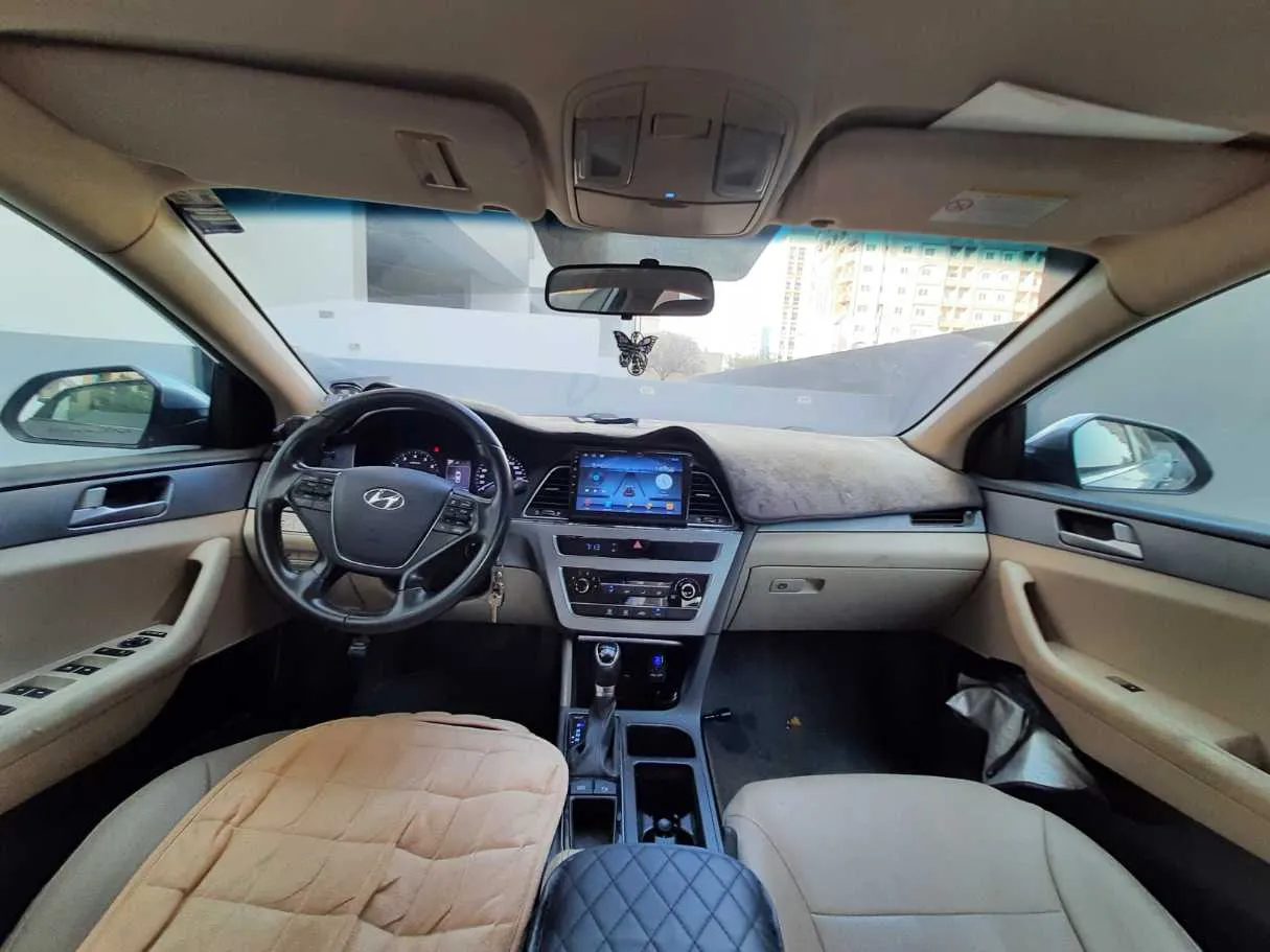 Car image 17