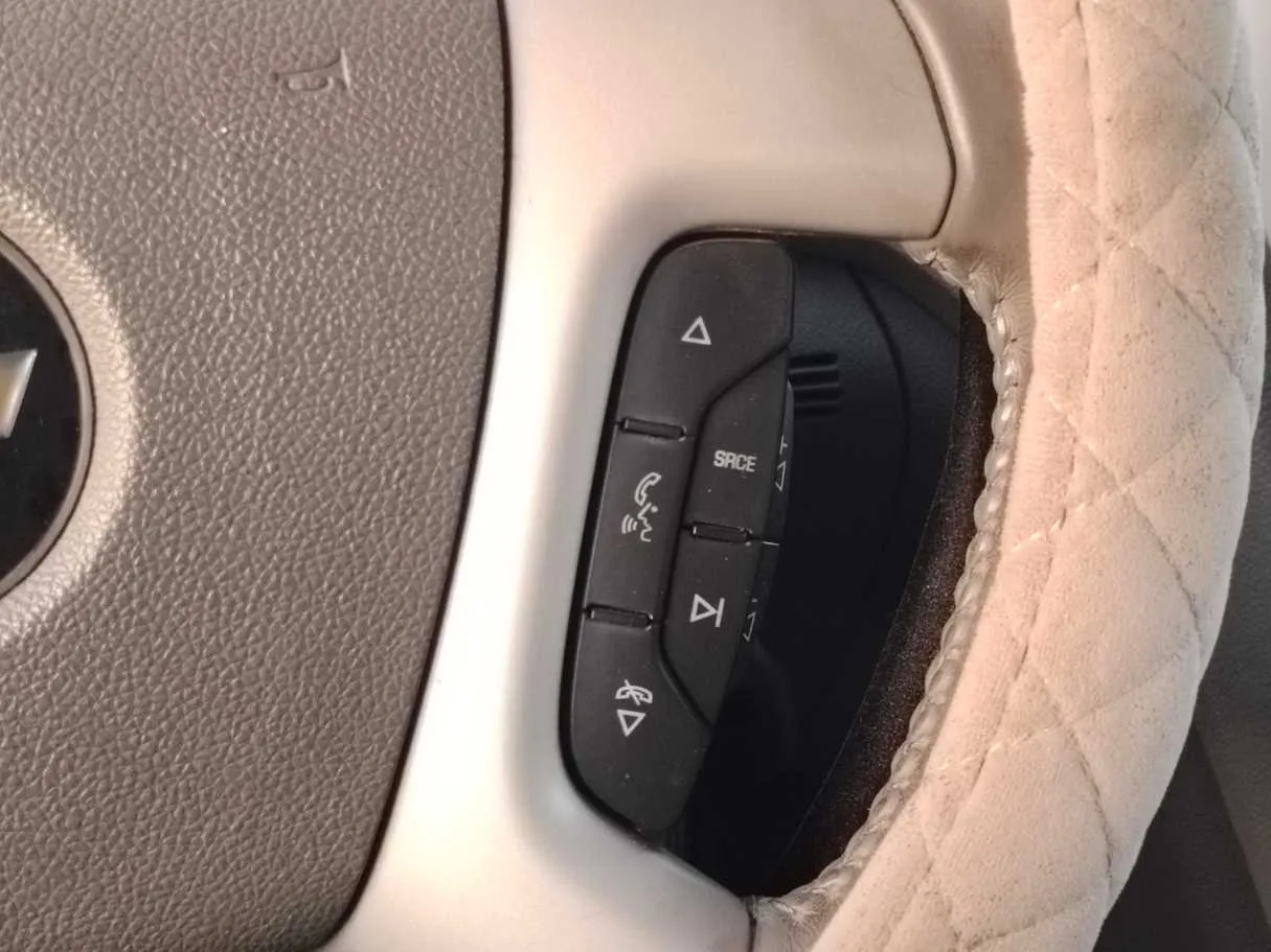 Car image 26