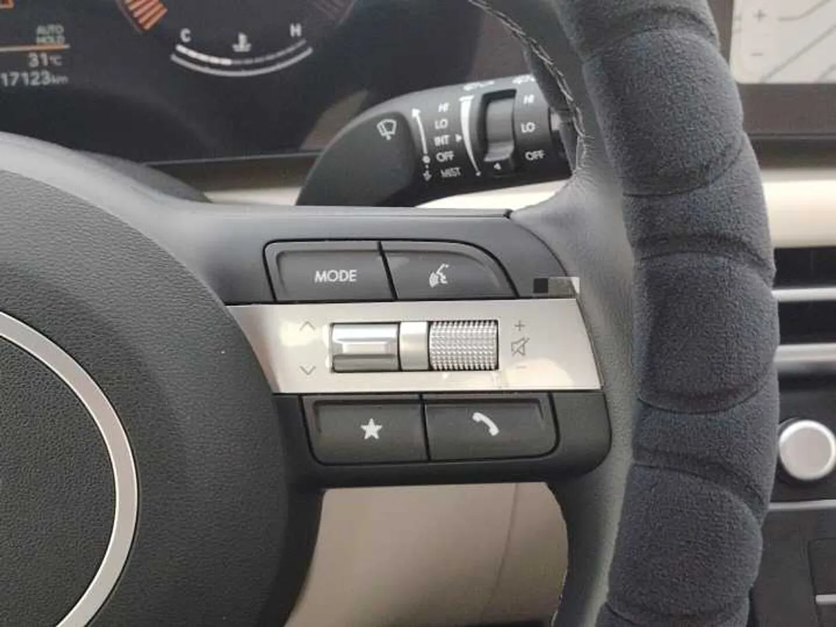 Car image 30