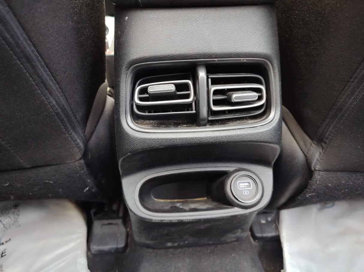 Car image 27