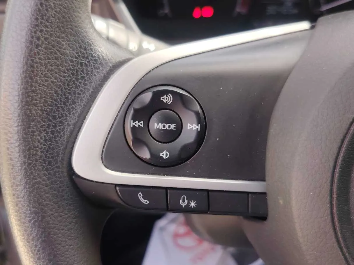 Car image 32
