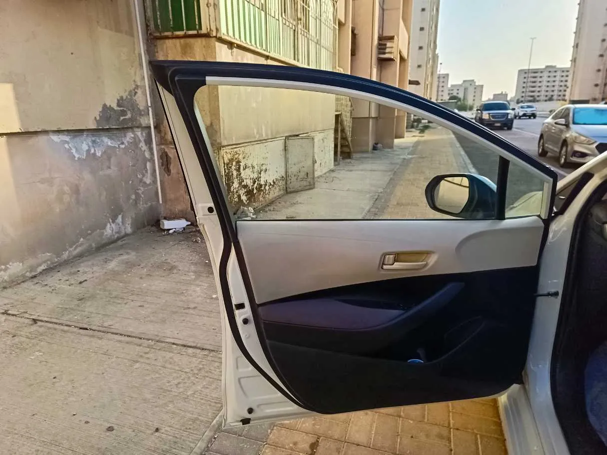 Car image 10