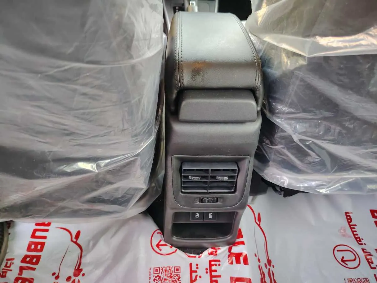 Car image 37