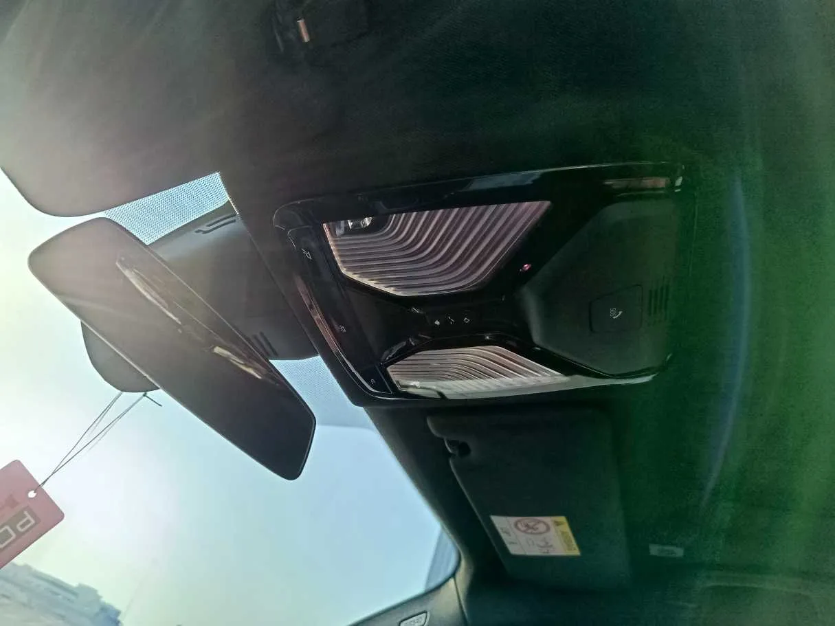 Car image 33
