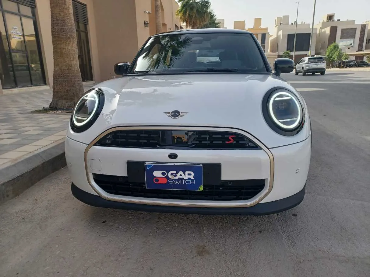 Car image 2