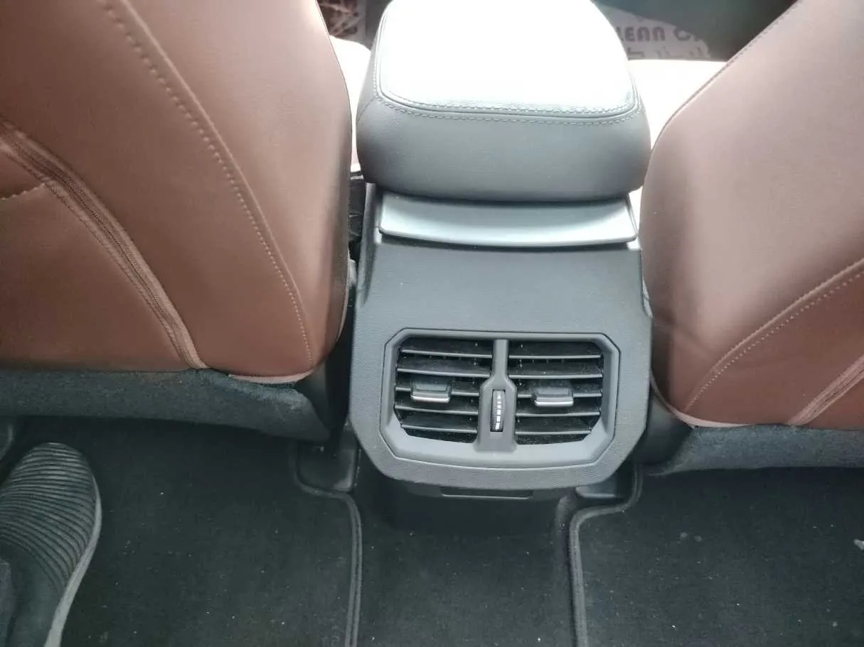 Car image 39