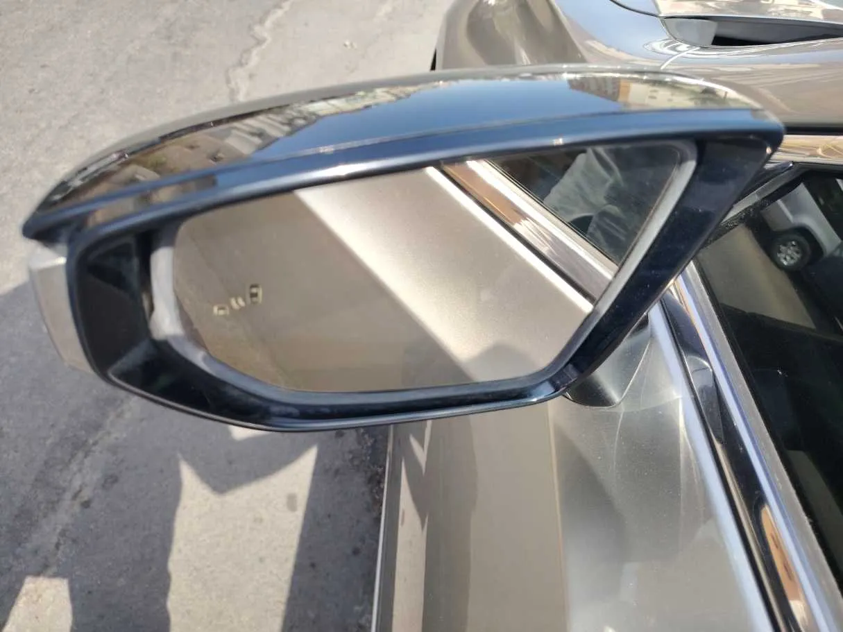 Car image 29