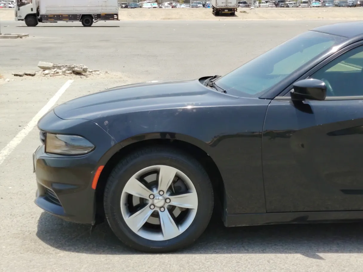Car image 9