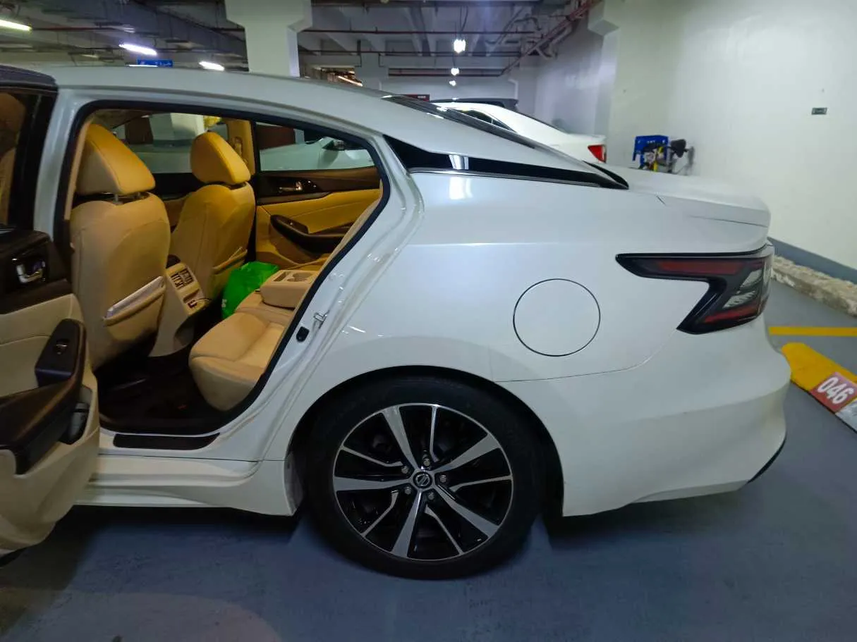 Car image 17
