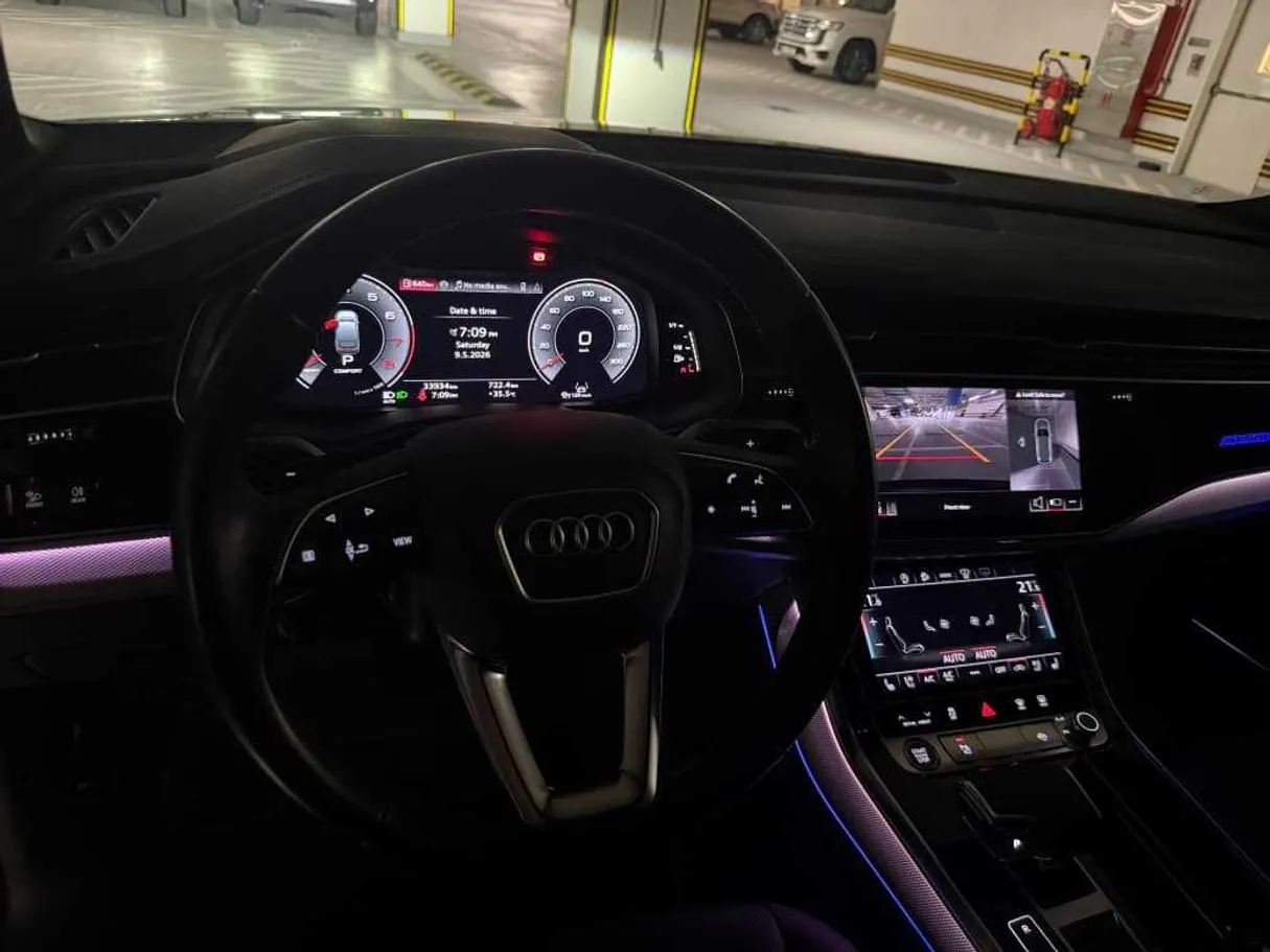 Car image 8