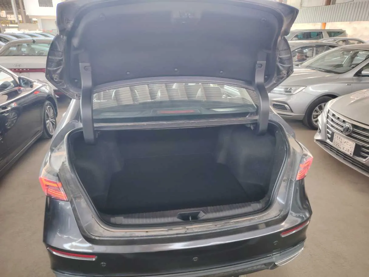 Car image 28
