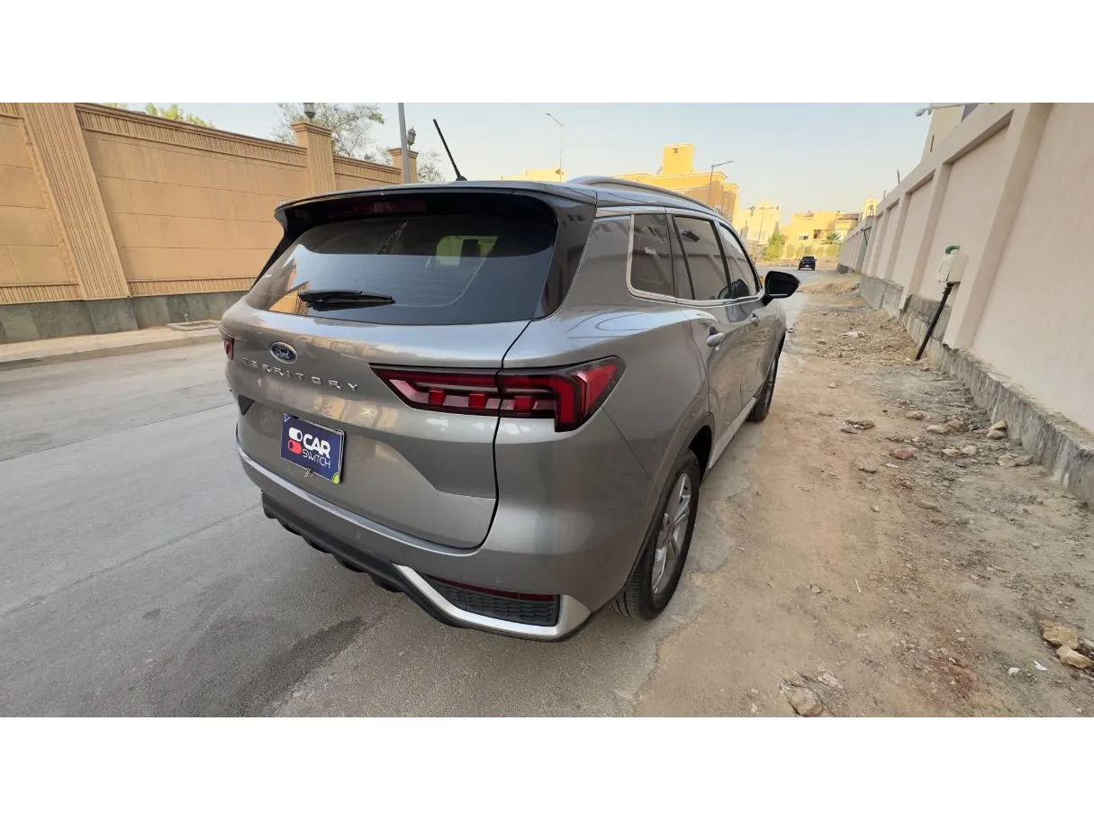 Car image 5