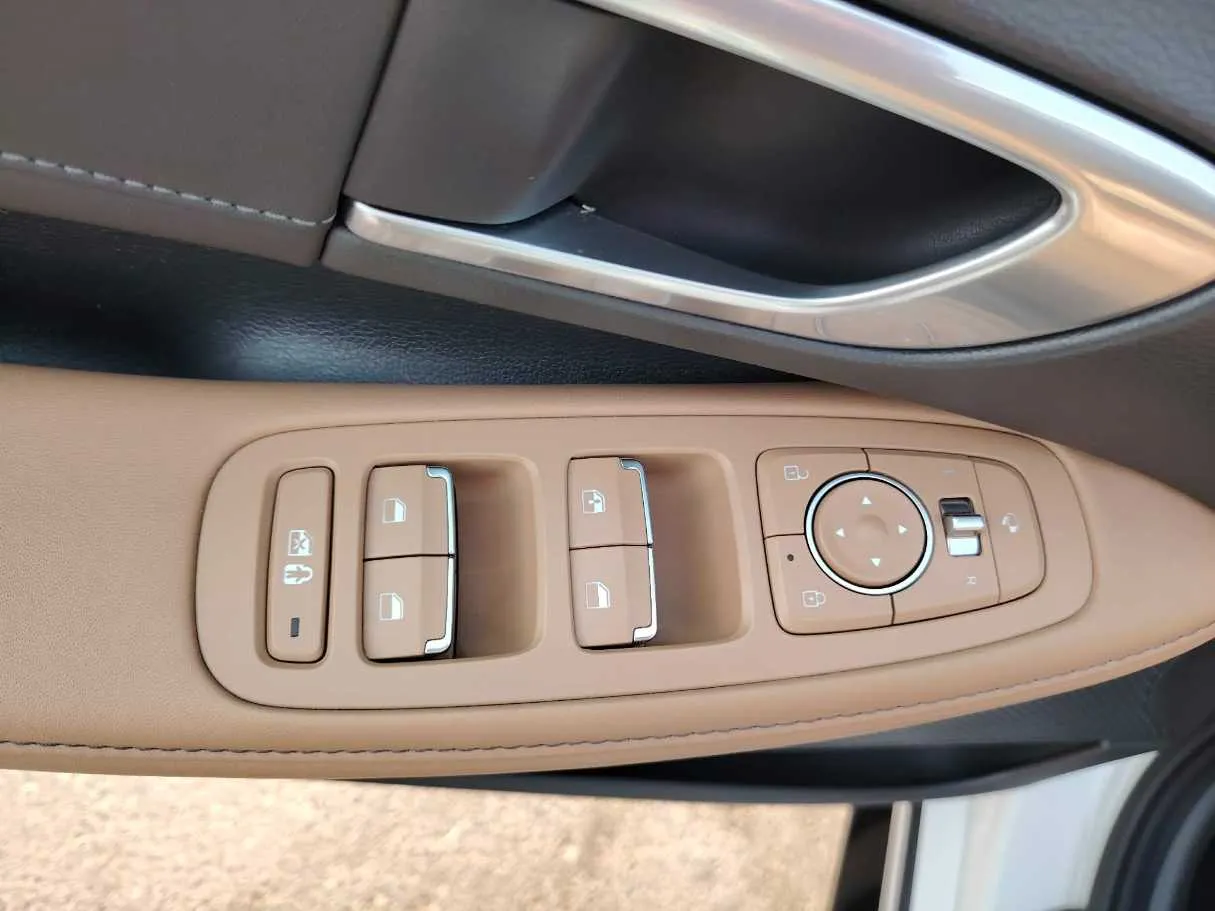 Car image 37