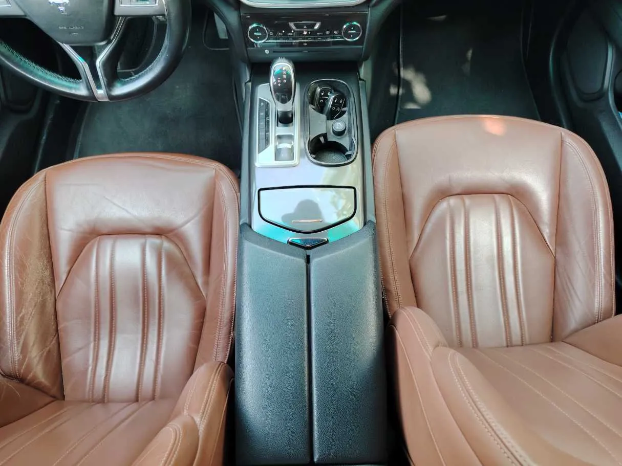 Car image 20