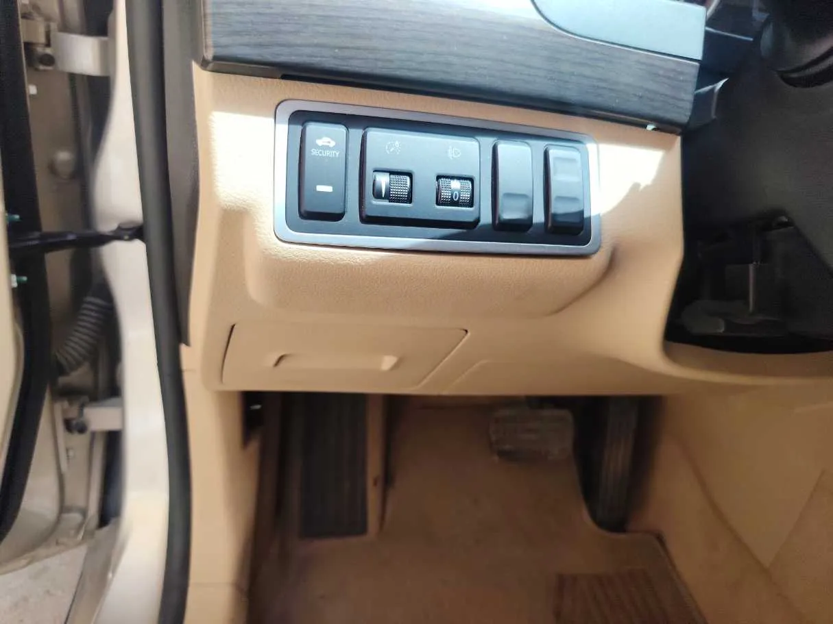 Car image 26
