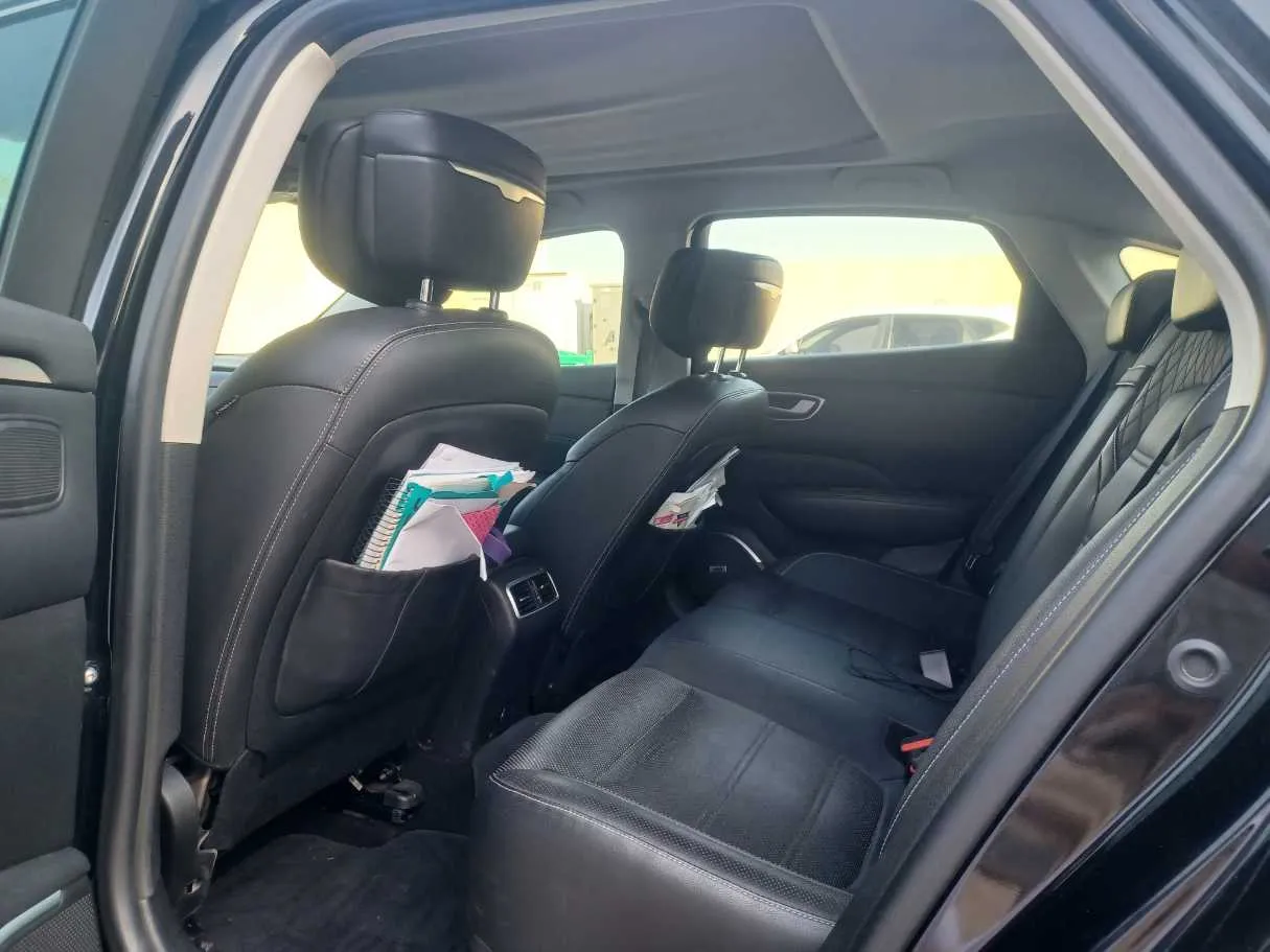 Car image 13