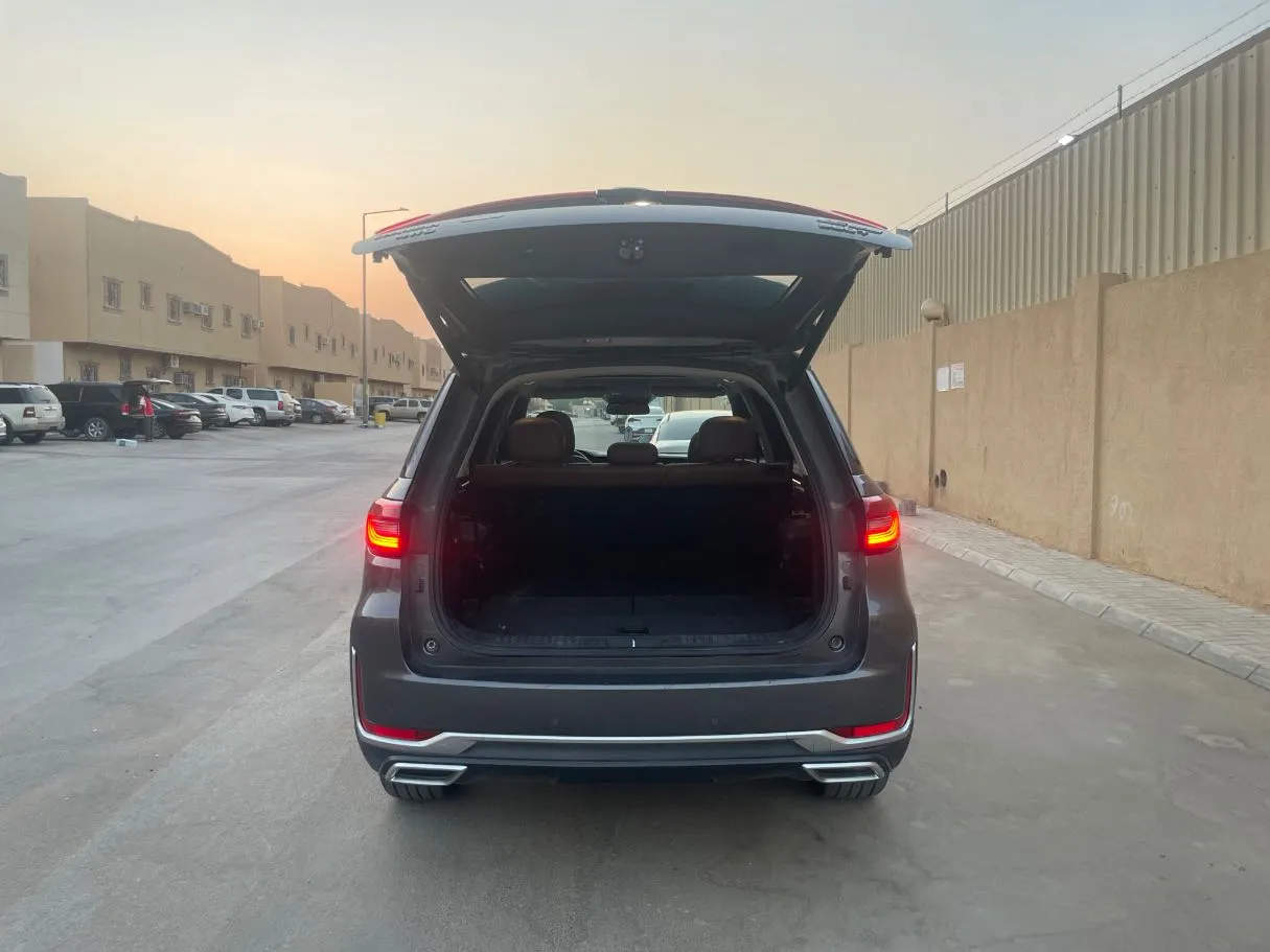 Car image 21