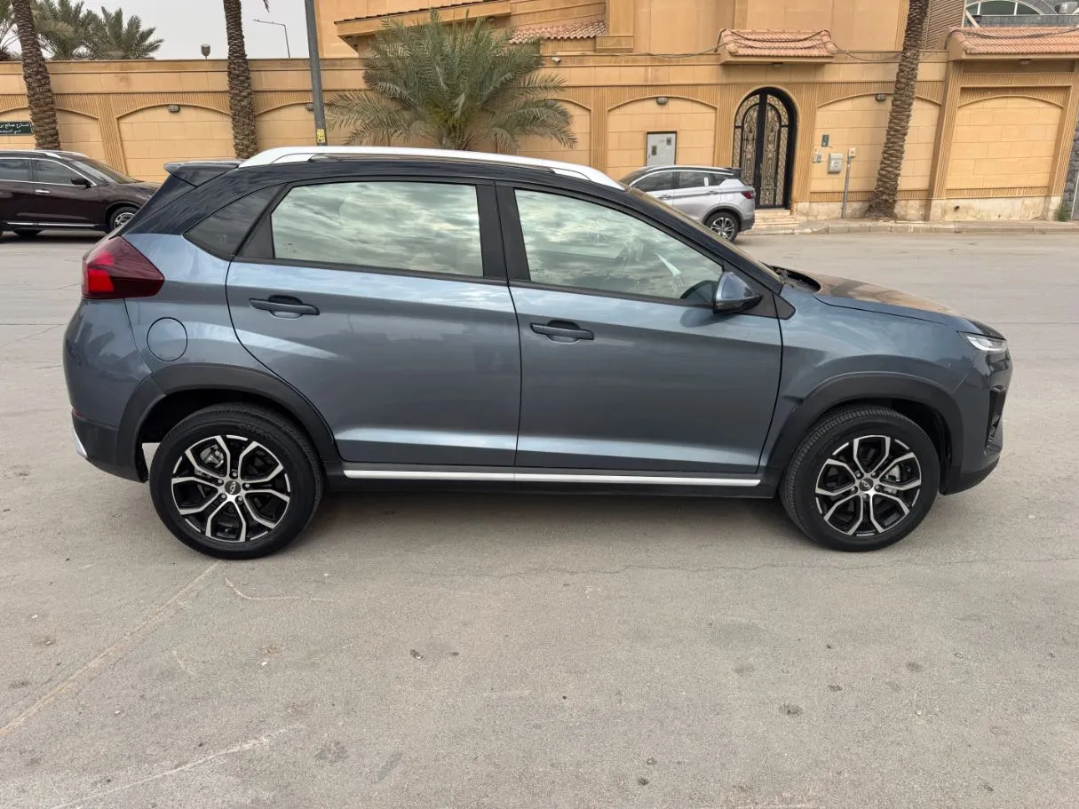 Car image 4