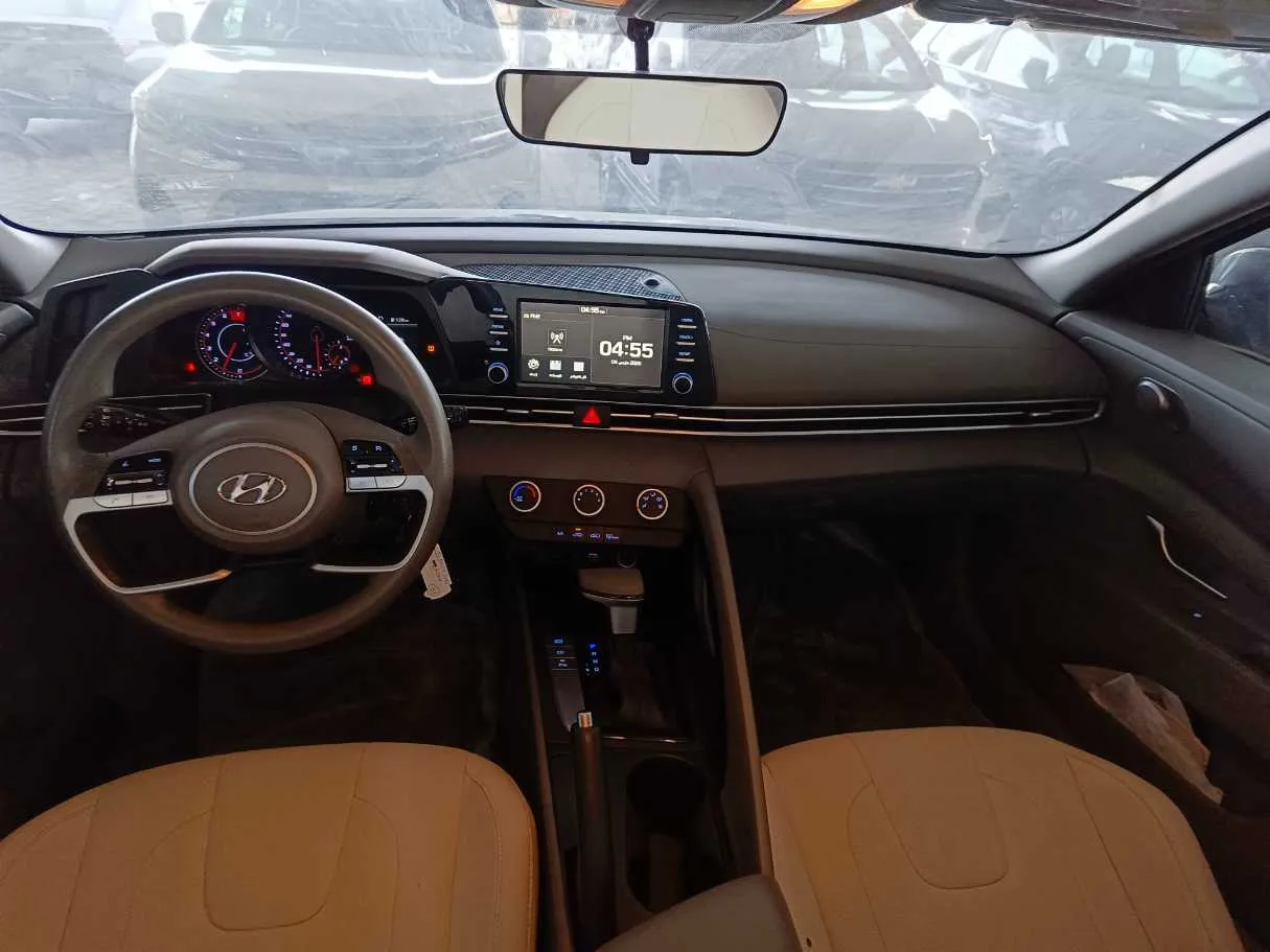 Car image 19