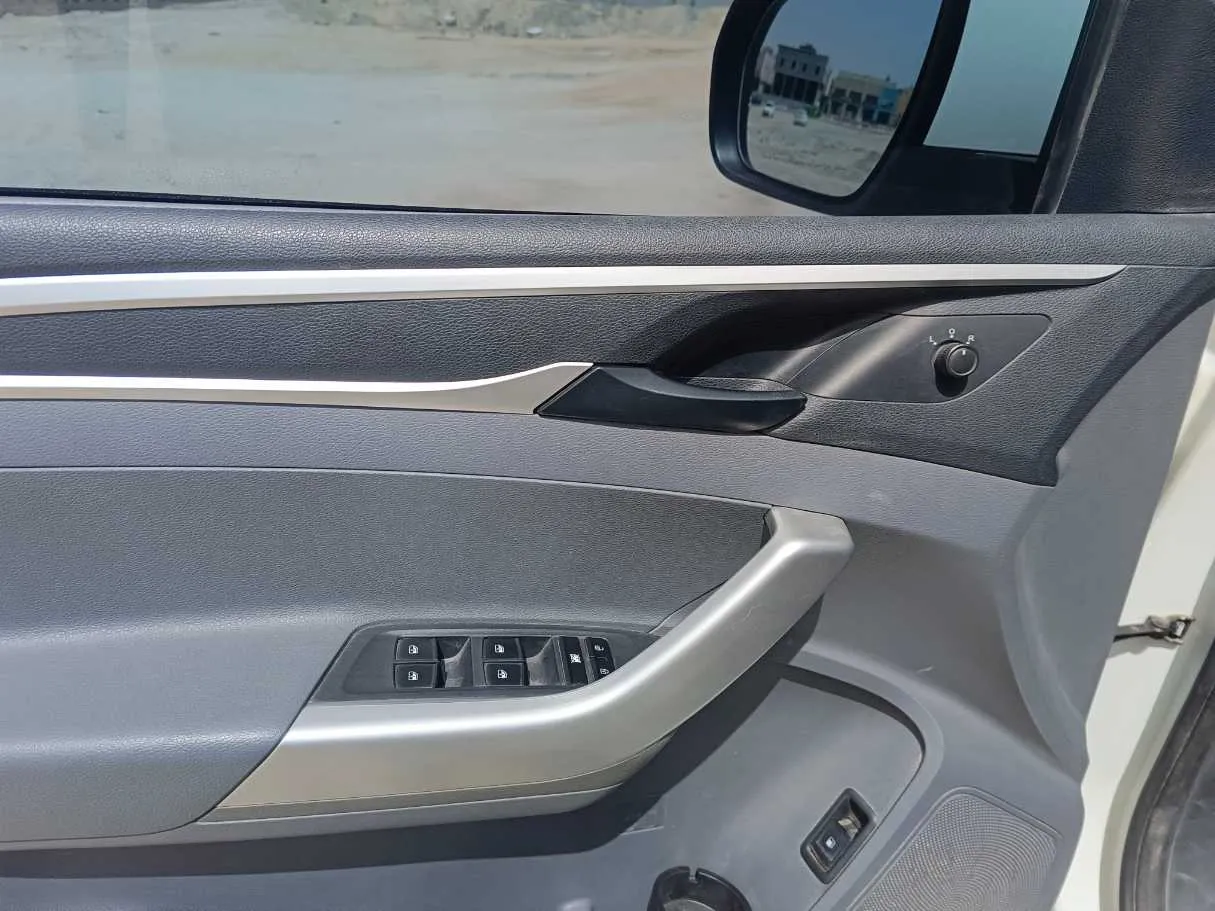 Car image 31