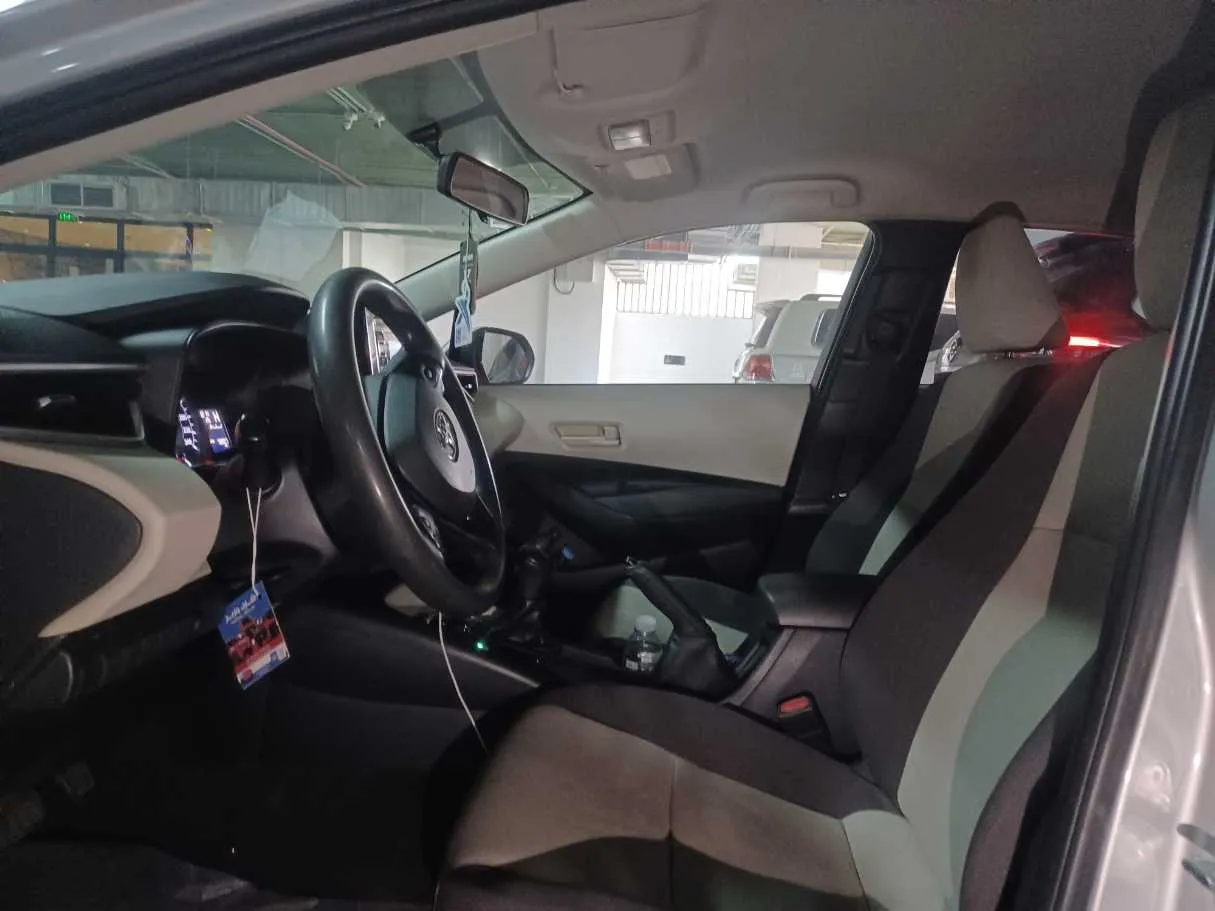 Car image 12