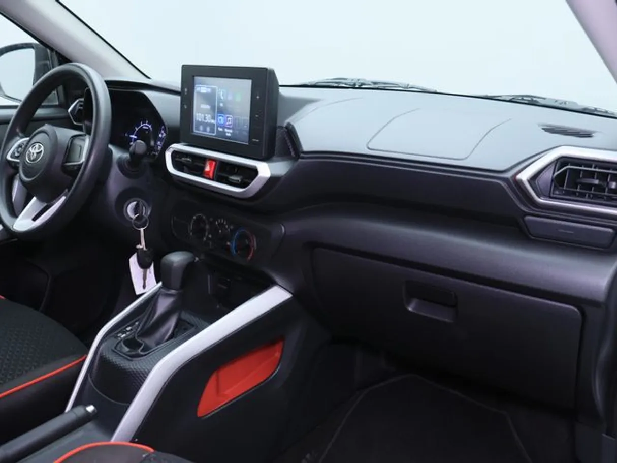 Car image 10