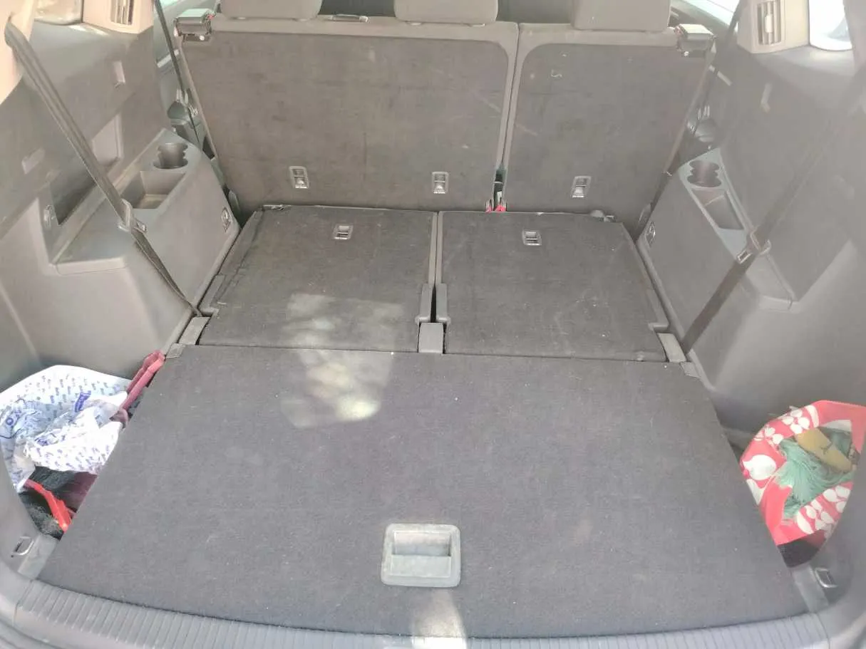 Car image 32