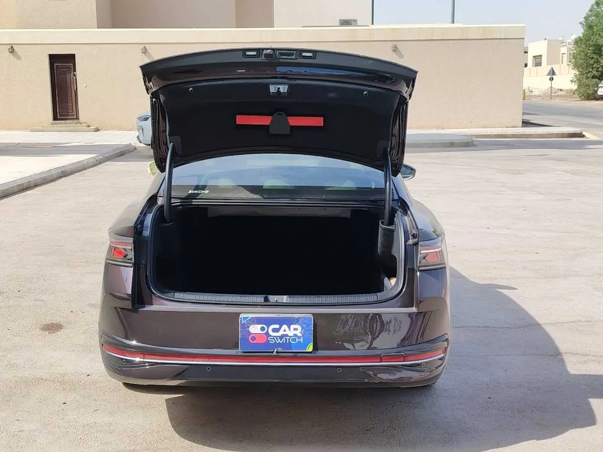 Car image 26