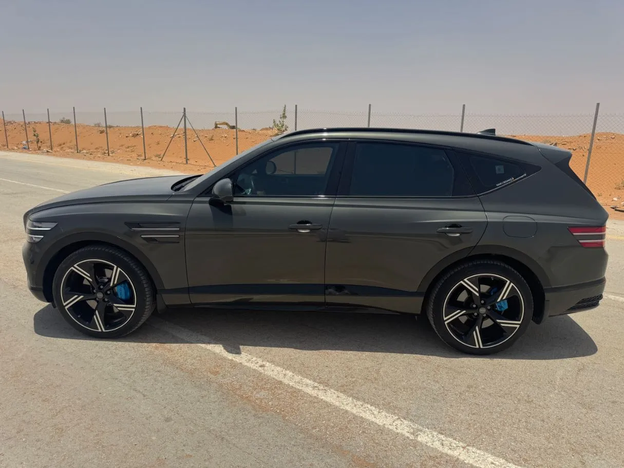 Car image 8