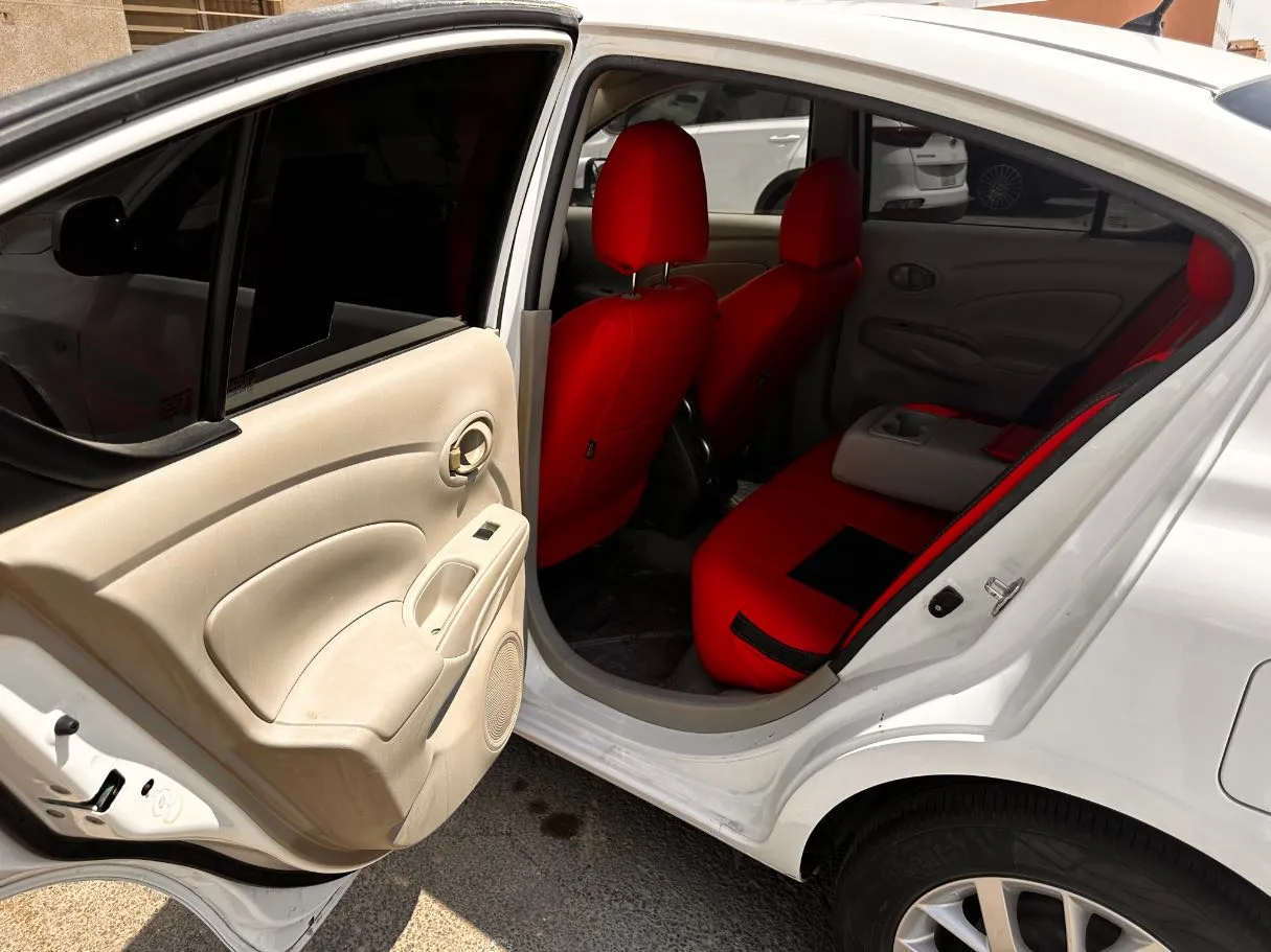Car image 12