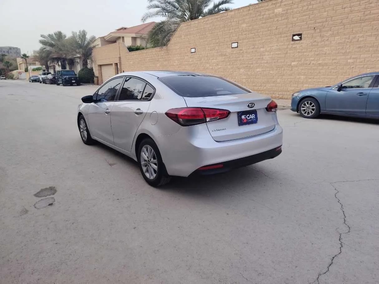 Car image 7